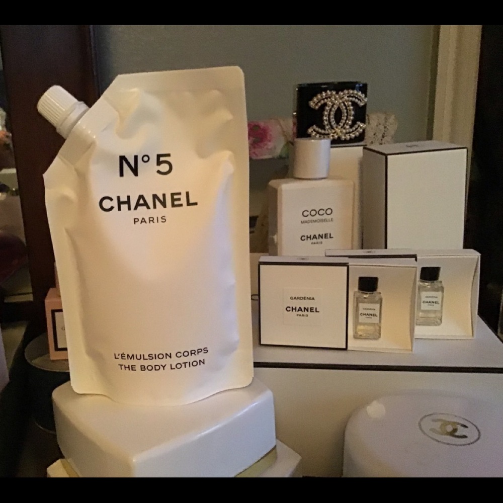 CHANEL FACTORY 5 body lotion.
